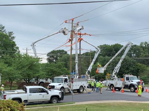 Lots of bucket trucks at Rolling and svd